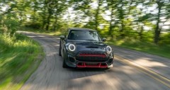 Chi tiết fv88 top John Cooper Works GP 2023 kèm giá bán (05/2026)
