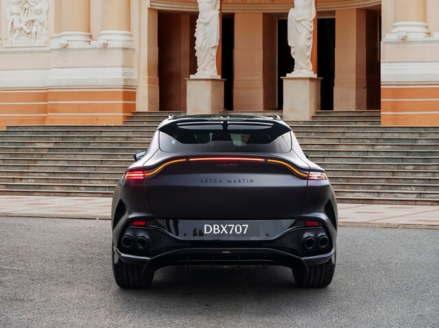 Aston-Martin-DBX707-duoi-xe