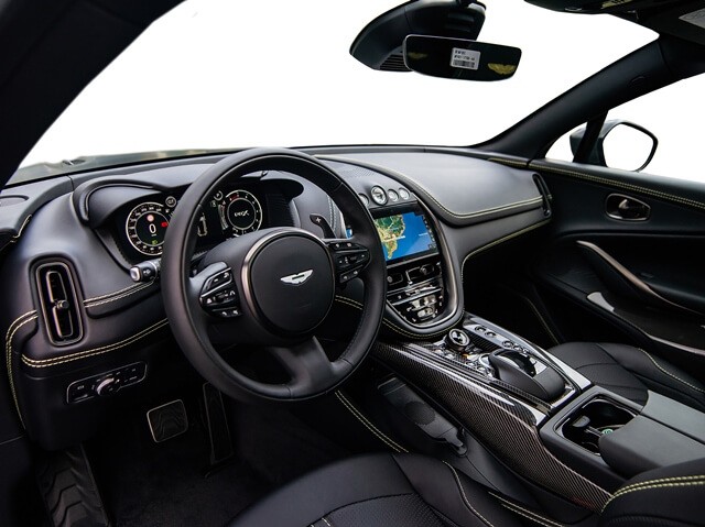 Aston-Martin-DBX707-khoang-lai