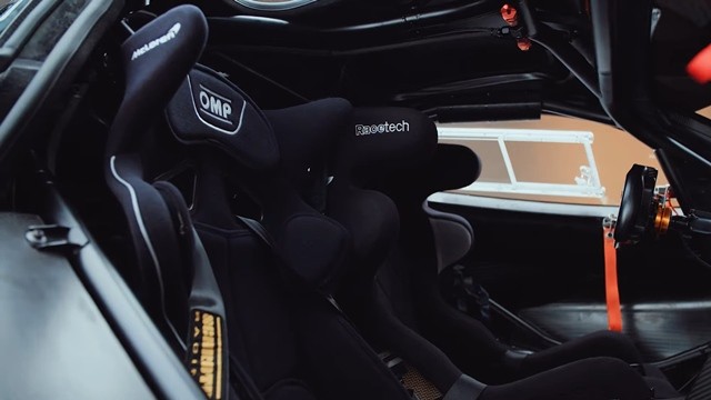 Mclaren-720S-GT3X-ghe-ngoi