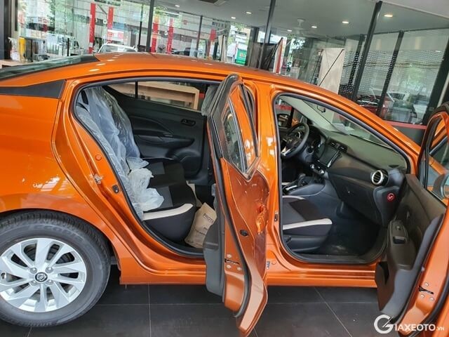 Nissan-Almera-mau-cam-cabin
