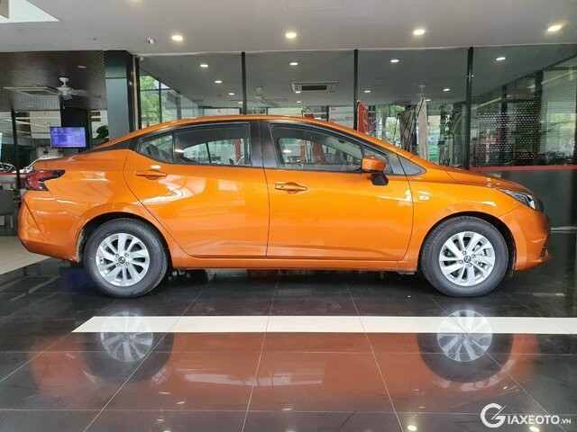 Nissan-Almera-mau-cam-than-xe