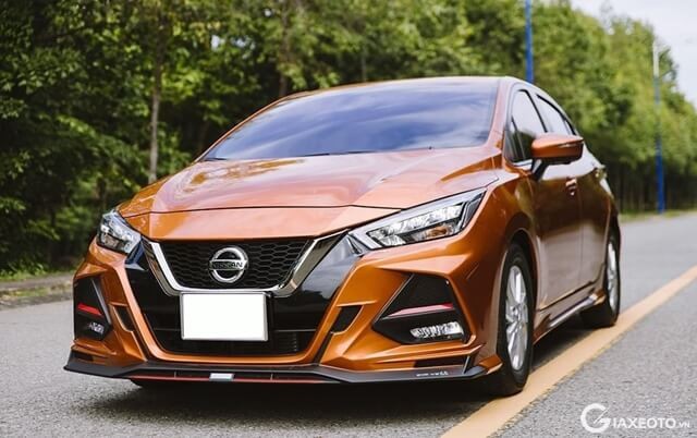 Nissan-Almera-ngoai-that