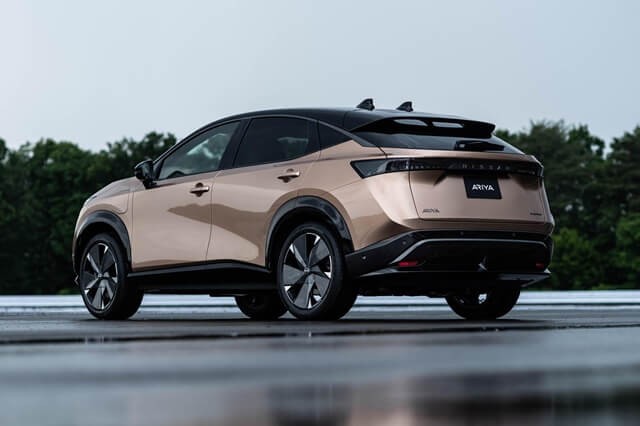 Nissan-Ariya-hong-xe