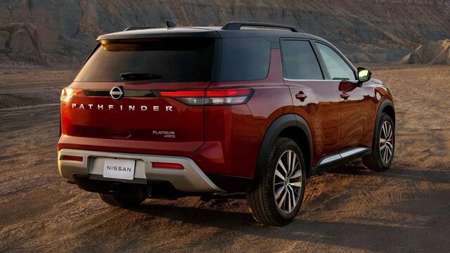 Nissan-Pathfinder-duoi-xe