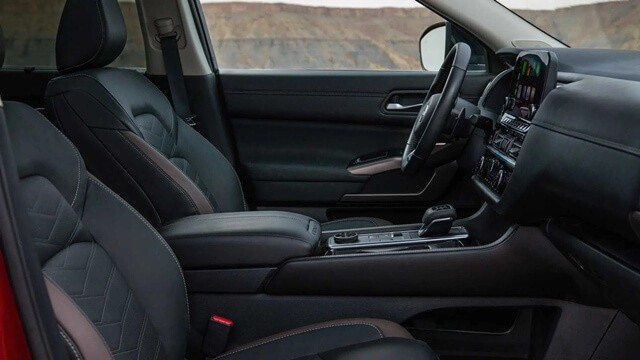Nissan-Pathfinder-khong-gian-khoang-lai