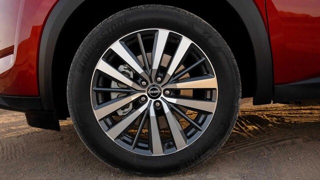 Nissan-Pathfinder-la-zang