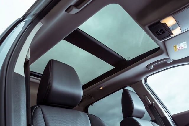 Nissan-X-Trail-2025-cua-so-troi