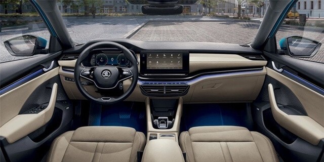 Skoda-Octavia-khoang-lai