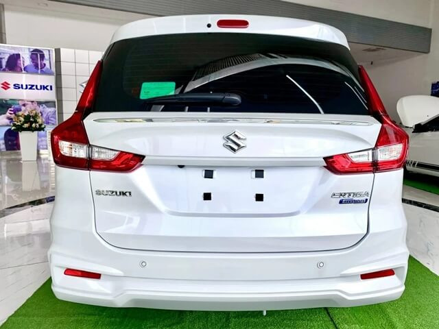 Suzuki-Ertiga-duoi-xe