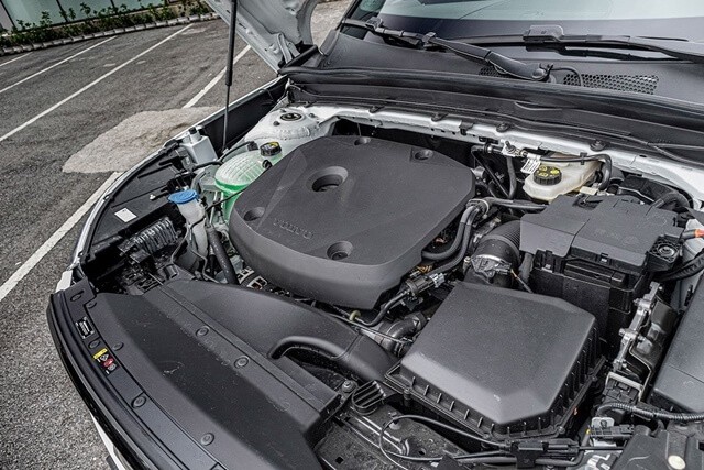 Volvo-XC40-dong-co