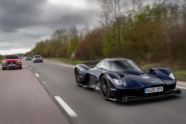 aston-martin-valkyrie-chay-thu