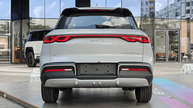 byd-atto-2-duoi-xe