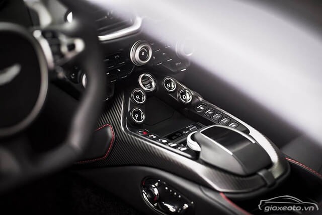 cac-tien-ich-trang-bi-trong-xe-aston-martin-vantage