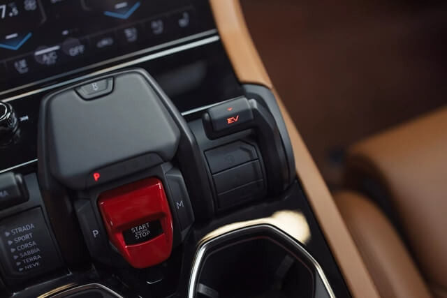 che-do-lai-xe-lamborghini-urus-se