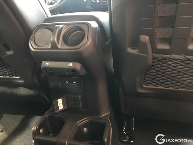 cua-gio-hang-ghe-sau-xe-jeep-wrangler-rubicon