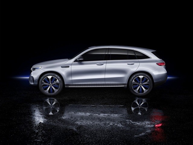 danh-gia-xe-mercedes-benz-eqc