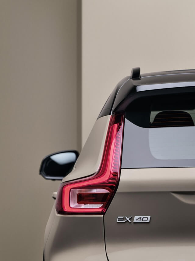 den-hau-xe-volvo-ex40