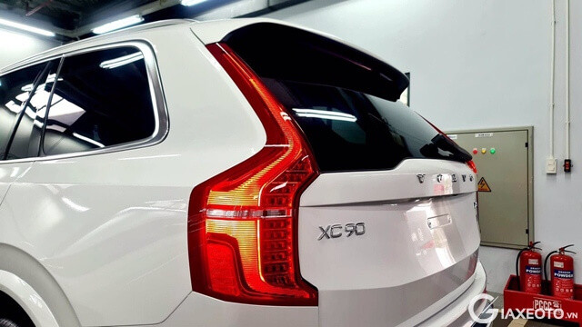 den-hau-xe-volvo-xc90-2025