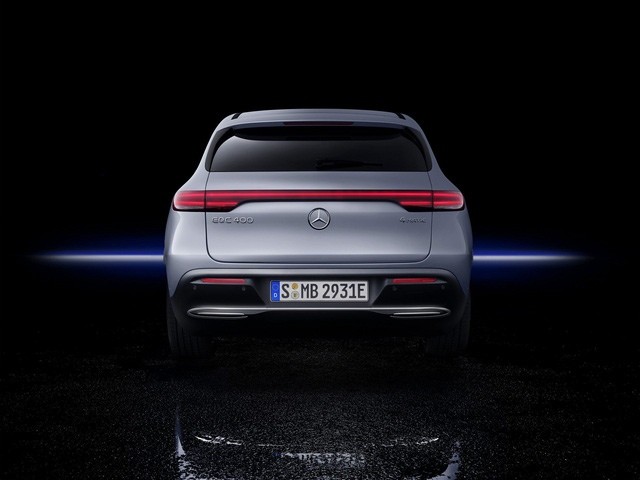 den-sau-xe-mercedes-benz-eqc
