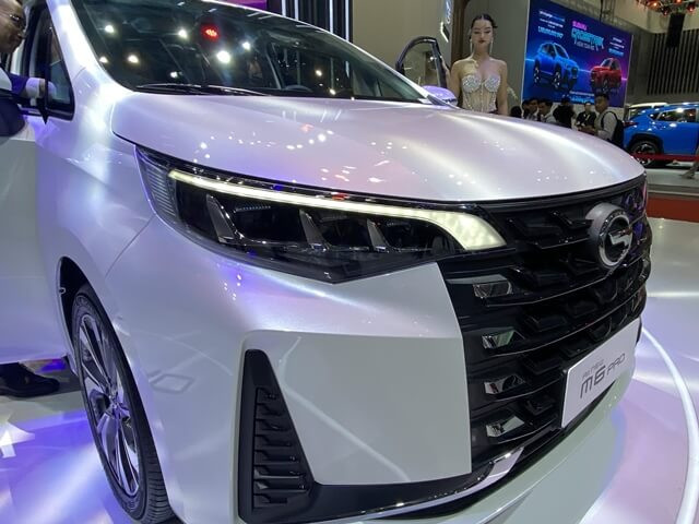 den-xe-gac-m6-pro