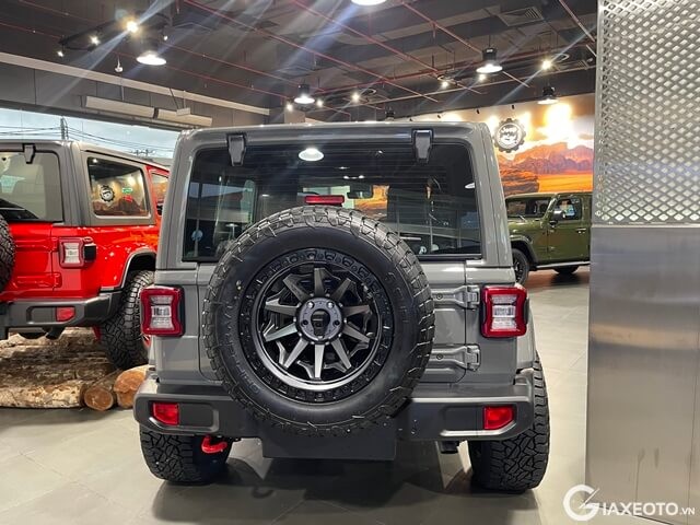 duoi-xe-jeep-wrangler-rubicon-mau-xam