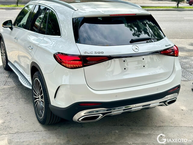 fv88-Benz-GLC-300-2025-duoi-xe