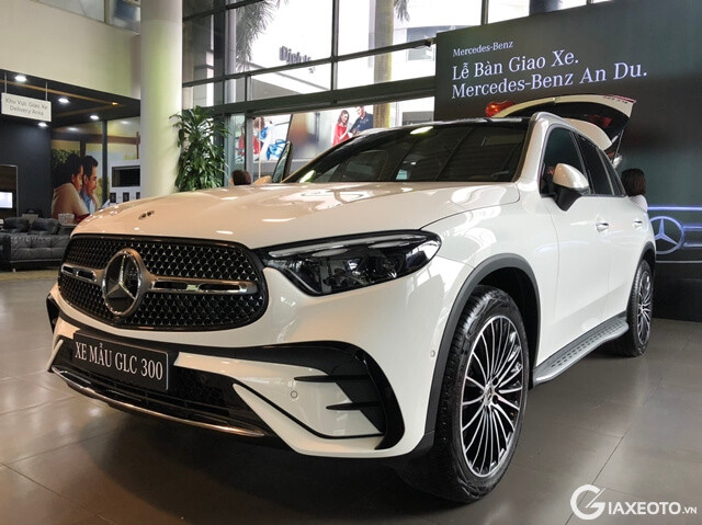 gia-xe-mercedes-glc300-2025