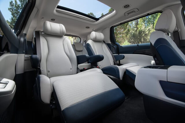 hang-ghe-thu-2-kia-carnival-hev
