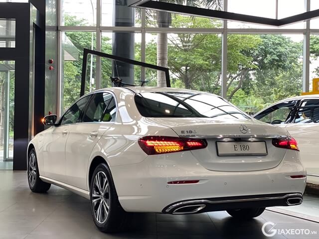 hong-xe-mercedes-benz-e180