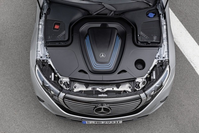 khoang-dong-co-xe-mercedes-benz-eqc