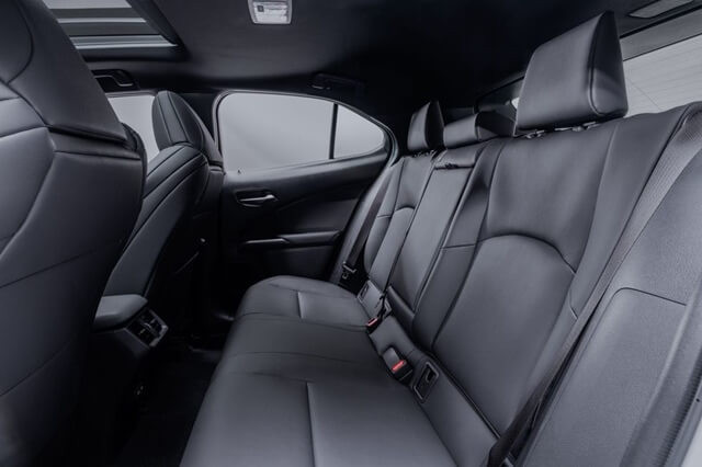 khoang-hanh-khach-lexus-ux-300h-2025