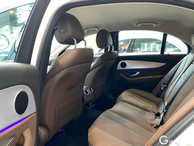 khoang-hanh-khach-xe-mercedes-e180