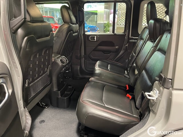 khoang-hanh-khach-xe-jeep-wrangler-rubicon
