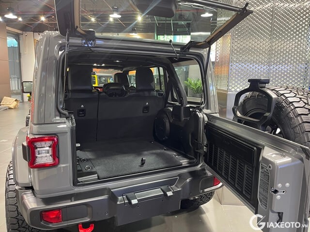 khoang-hanh-ly-xe-jeep-wrangler-rubicon