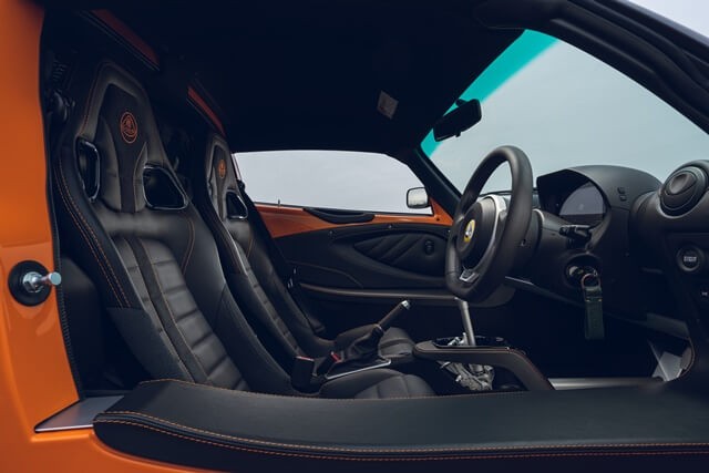 khoang-lai-xe-lotus-exige-sport-390