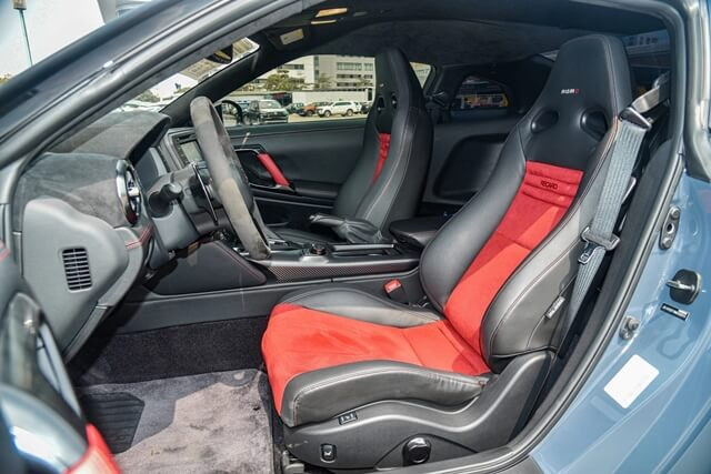 khoang-lai-xe-nissan-gt-r