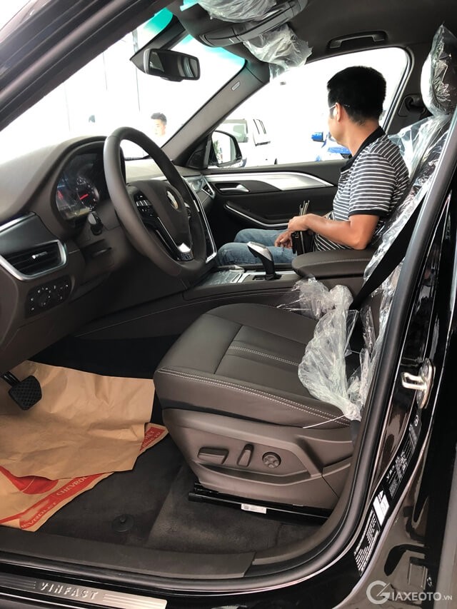 khoang-lai-xe-vinfast-lux-sa2_0-suv