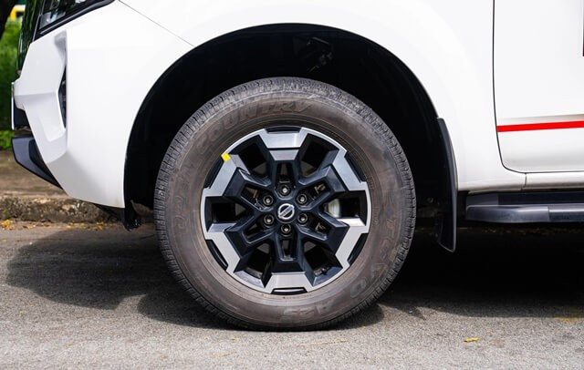 mam-xe-Nissan-Navara-2024