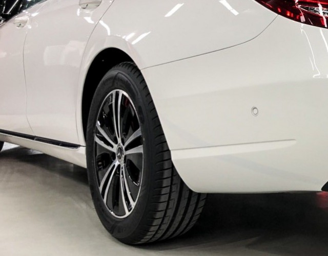 mam-xe-mercedes-benz-e180-2023