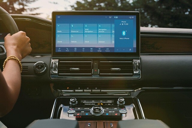 man-hinh-giai-tri-xe-lincoln-navigator