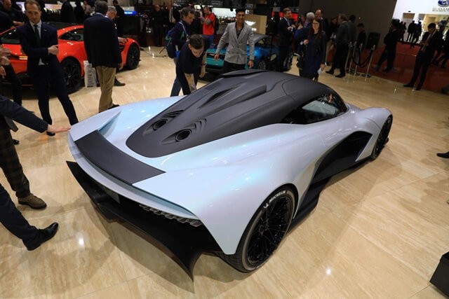 mui-xe-aston-martin-valhalla