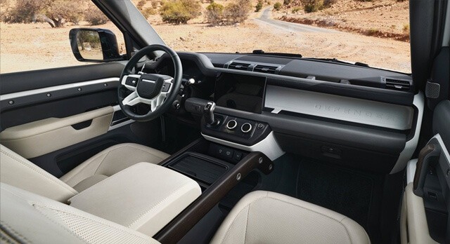 noi-that-xe-Land-Rover-Defender-130