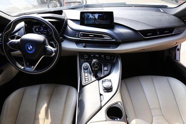 noi-that-xe-bmw-i8-tai-viet-nam