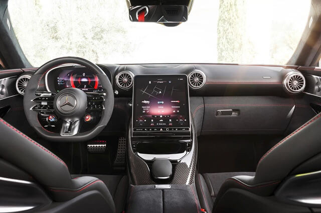 noi-that-xe-mercedes-amg-sl-63-s-e-performance