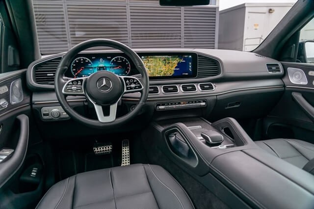 noi-that-xe-mercedes-benz-gls580-4matic