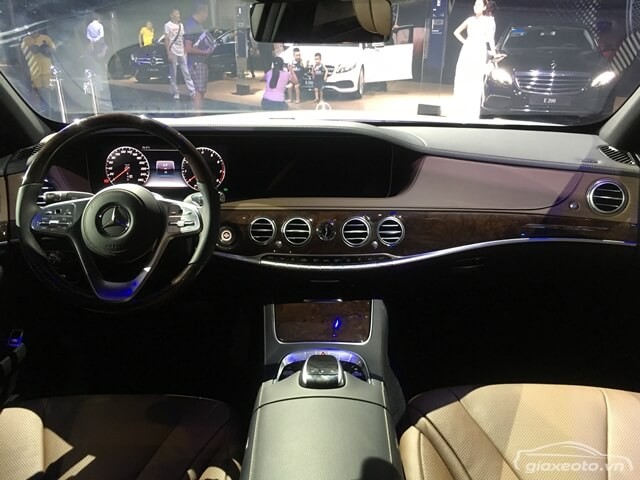 noi-that-xe-fv88-Benz-S450