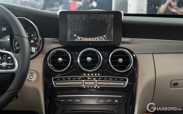 tien-nghi-xe-mercedes-benz-c180