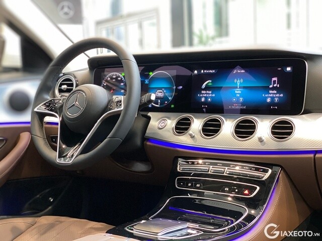 tien-nghi-xe-mercedes-e180-2023