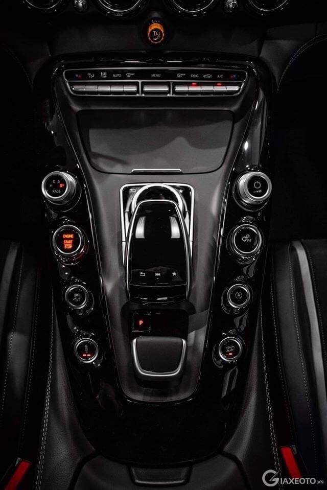 touchpad-xe-mercedes-amg-gt-r-coupe